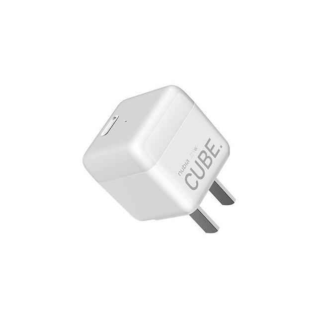 nubia 努比亚 30W 氮化镓充电器